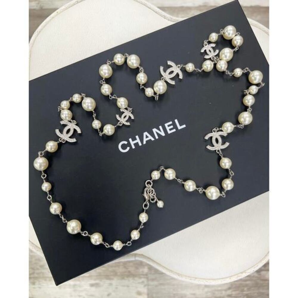 CHANEL Authentic Pearly Silver Classic 5 CC Logo Necklace